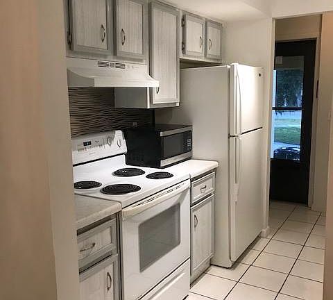 5th image of 304 Palm Coast Pkwy NE