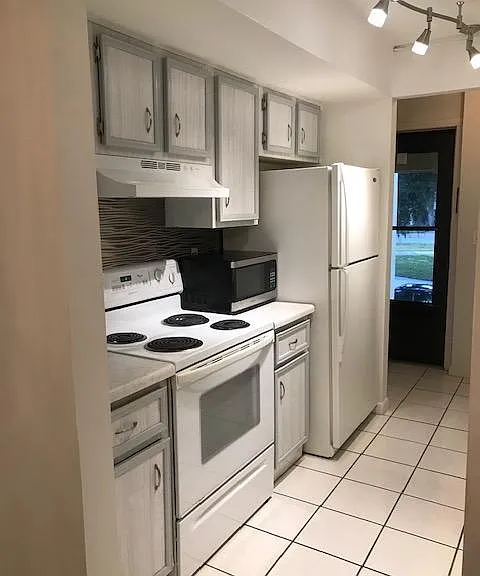304 Palm Coast Pkwy NE — Photo 2