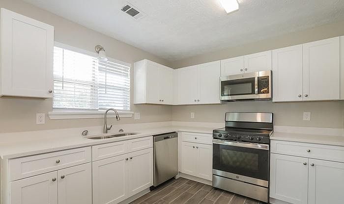 1st image of 2406 Avenue