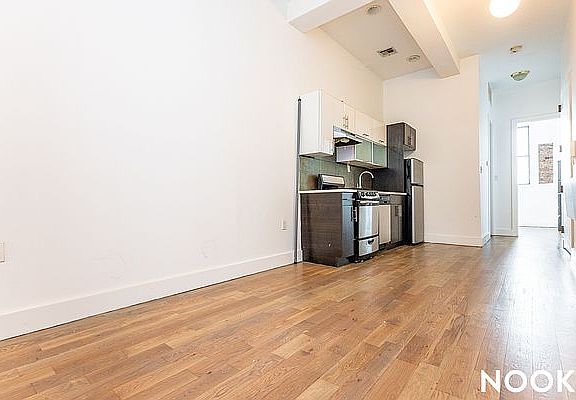 4th image of 186 Stockholm St APT 1R
