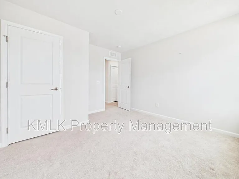 4037 N Steels Cir — Photo 33