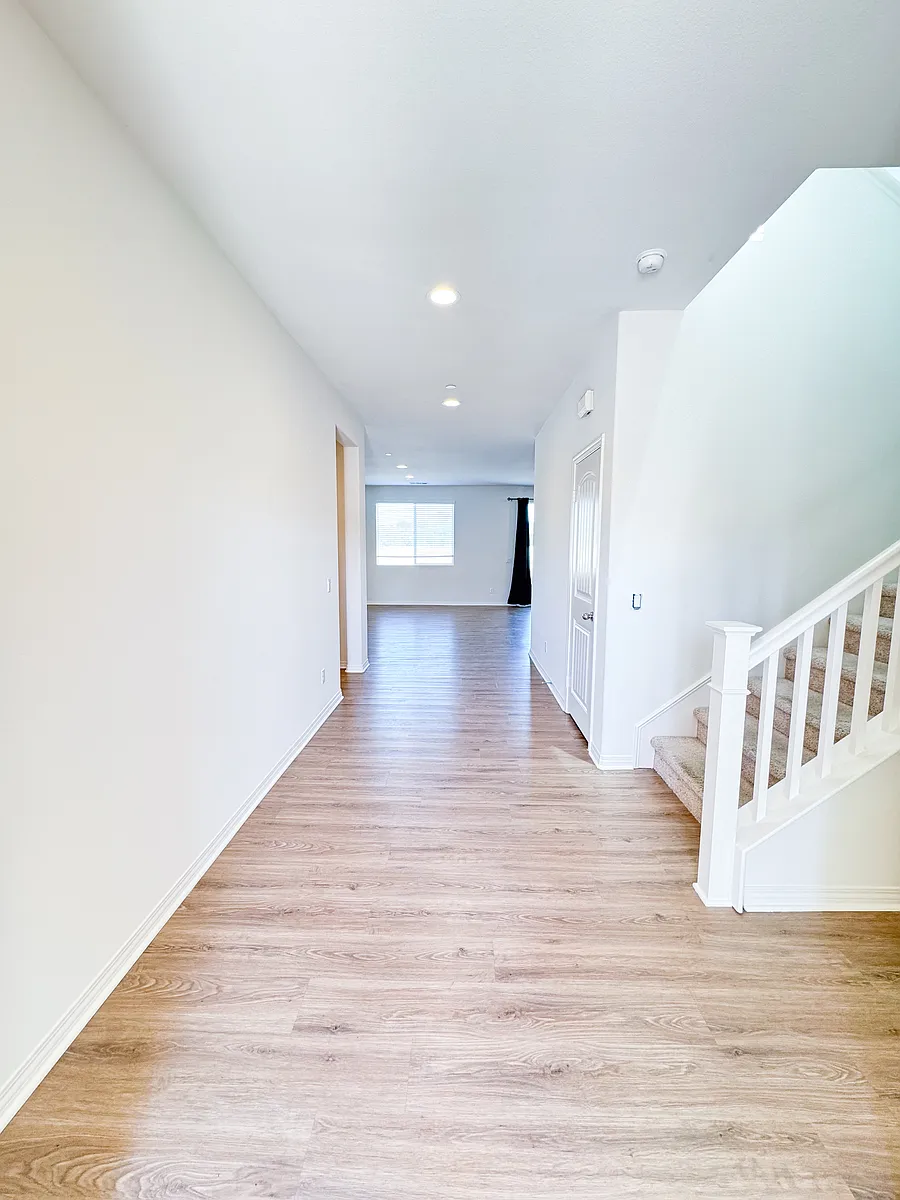 Building Photo - 993 Peach Grv