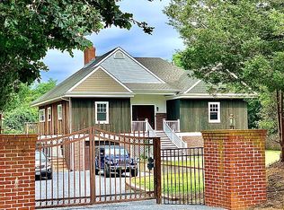 2 Ridge Rd, Southampton, NY 11968