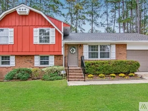 1712 Scampton Dr, Fayetteville, NC 28303