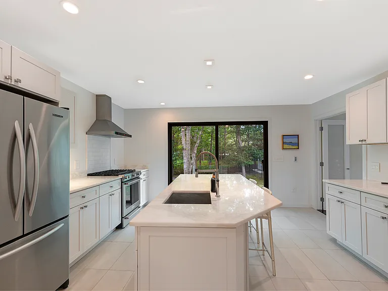 122 Lynn Ave — Photo 8