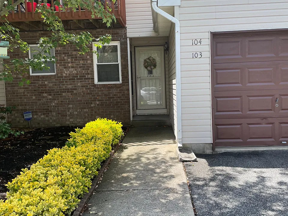 103 E Woodland Ave #103