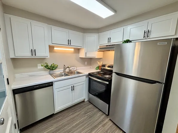 1122 Catalpa Cir #B, Madison, WI 53713