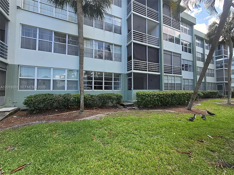 2761 Taft St #106 — Photo 14