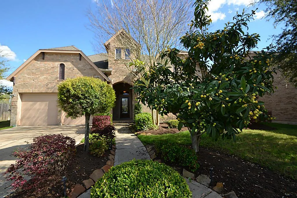 3 bed, 2.5 bath, 2745 sqft, $2,995 — Photo 1