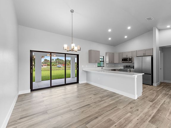 4th image of 6151 Hershey Ave