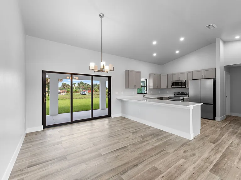 6151 Hershey Ave — Photo 4