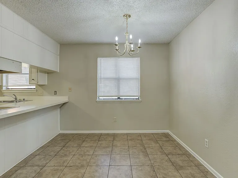 Albany Ridge Apartments Comfortable Living in West Lubbock — Photo 9