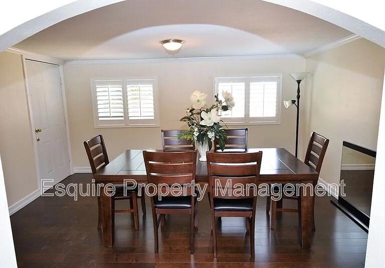 341 Julian St — Photo 4