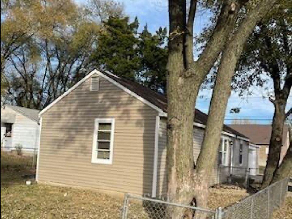 2nd image of 2718 W Ray St