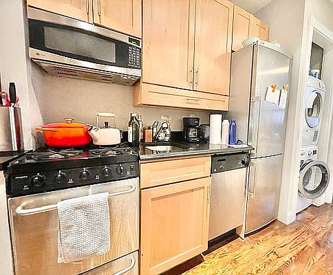 2nd image of 271 W 10th St #4