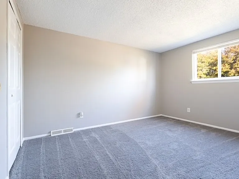 2859 Falcon Bridge Dr — Photo 9