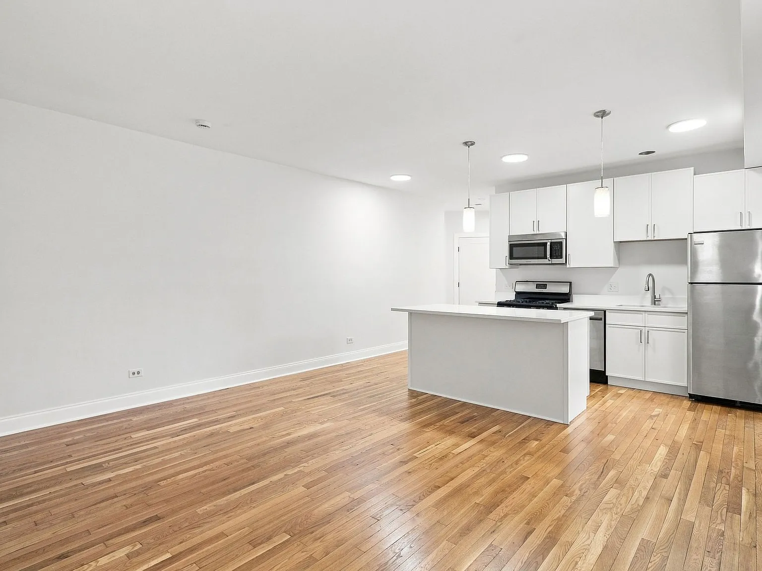 Square 37 Apartments — Photo 3