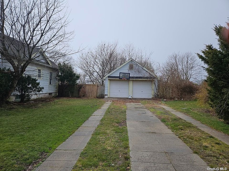 250 Baylawn Ave, Copiague, NY 11726 MLS 3468559 Zillow