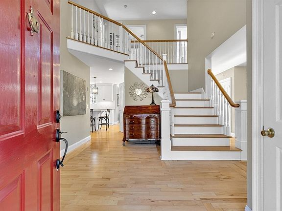 2nd image of 9 Fletcher St