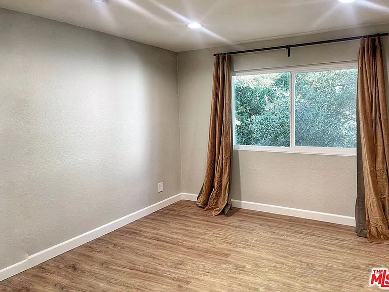 7327 Willoughby Ave #7 — Photo 14