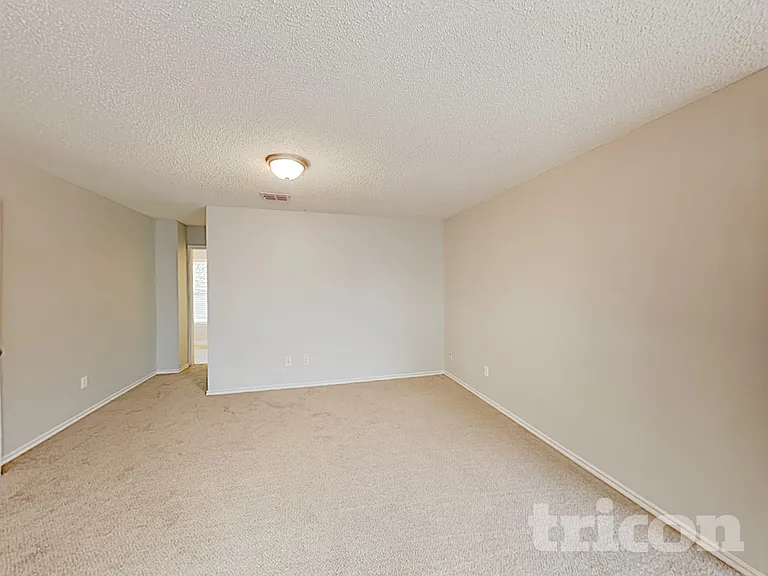 541 Gibson St — Photo 10