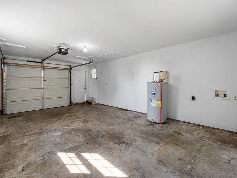 300 Hundred Oaks Dr — Photo 19