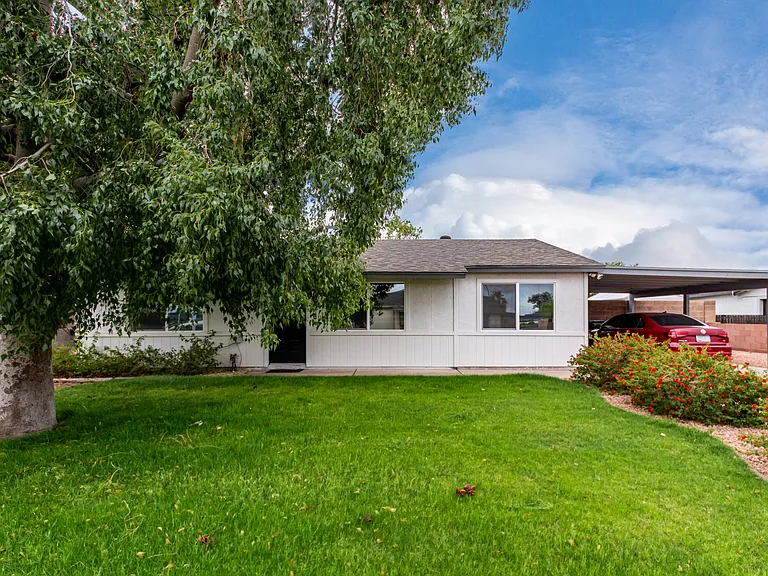 4109 E Crocus Dr — Photo 4