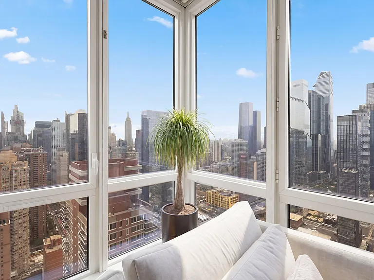 605 W 42nd St #55H — Photo 7