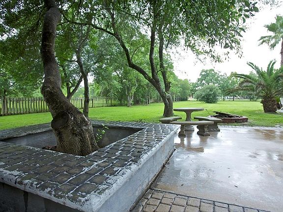 3rd image of 518 Sun Park Dr