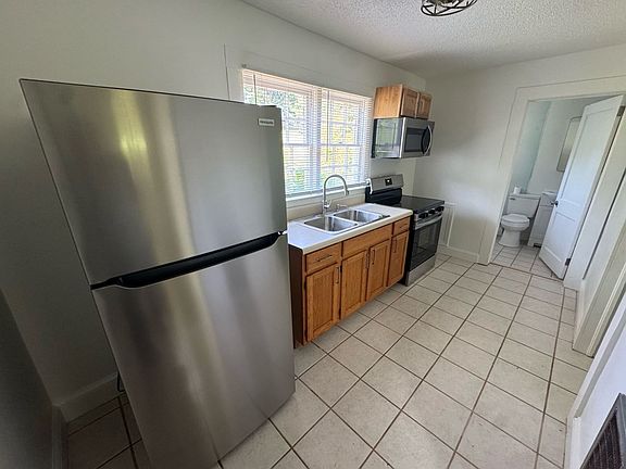 3rd image of 141 Massey St