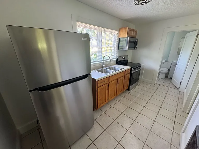 141 Massey St — Photo 3