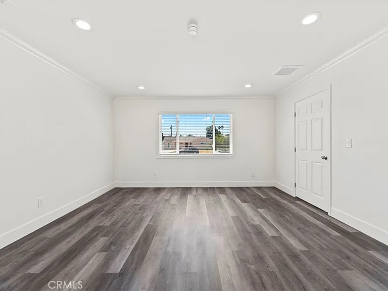 8832 Odessa Ave — Photo 10