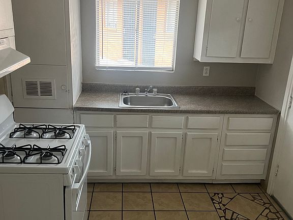 3rd image of 3236 Frankfort Ave APT 6