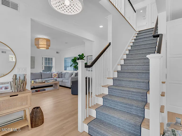 112 Sylvania Ave — Photo 8