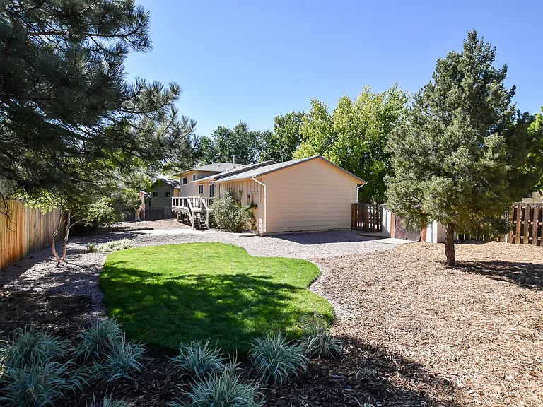 4925 Hackamore Dr N — Photo 2
