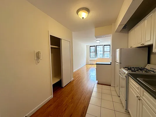 Rented by City Connections Realty | media 10