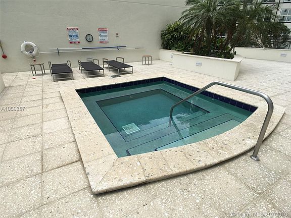 4th image of 300 S Biscayne Blvd #2
