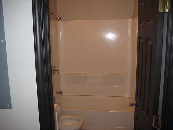 3rd image of 3914 Clayton Ave #3