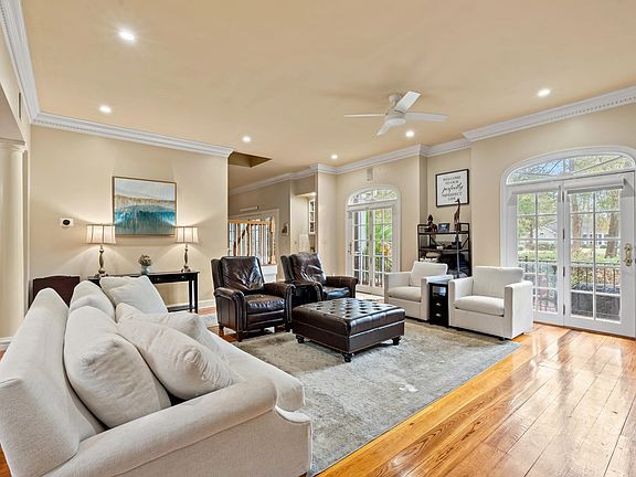 4th image of 4511 Saint Johns Pl.