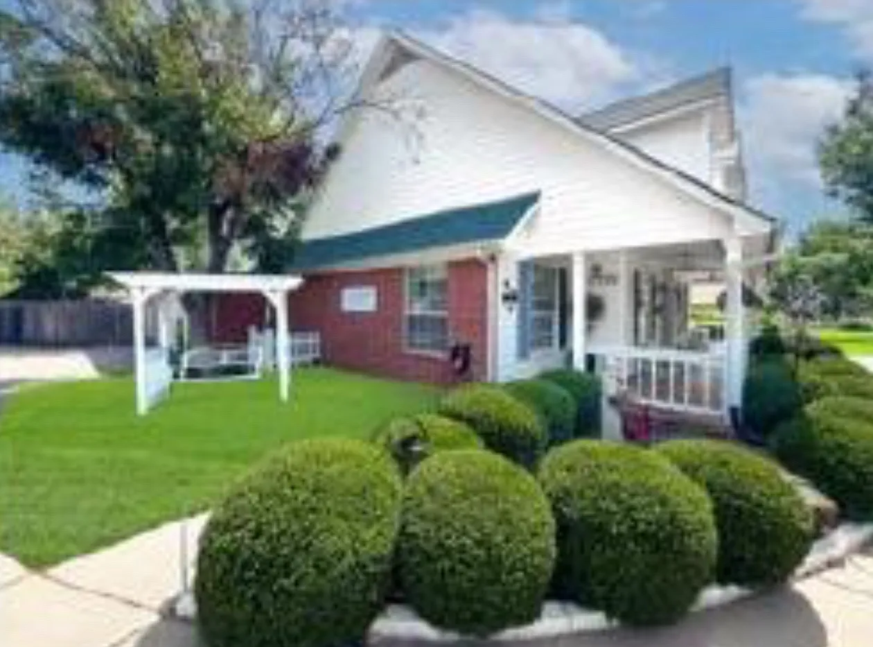 5010 W Wedgefield Rd — Photo 3