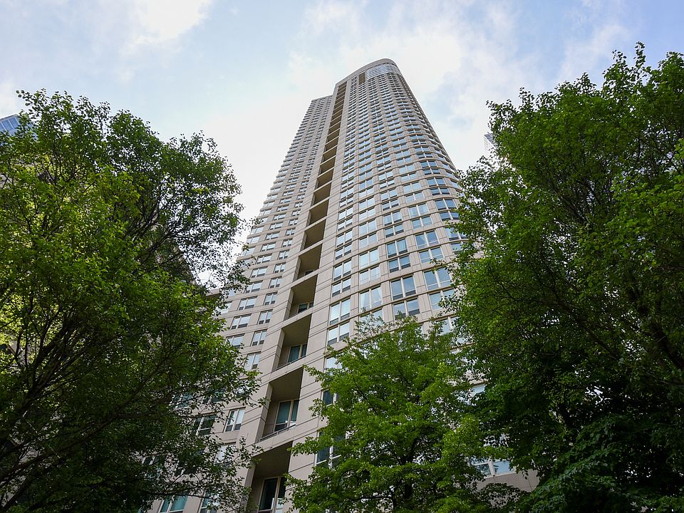 1st image of 345 N La Salle Dr APT 1702