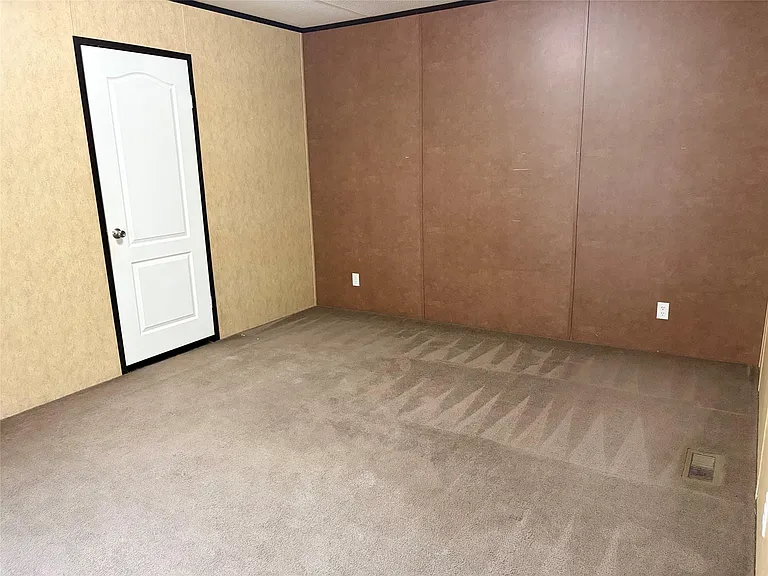 215 Live Oak St — Photo 10