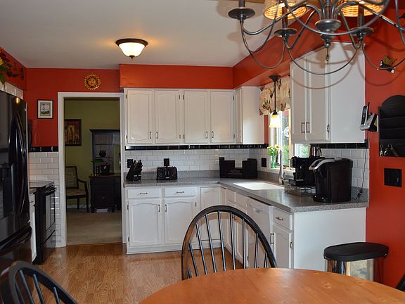 4th image of 1121 Colonie Dr
