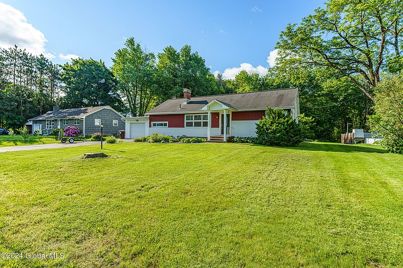 3rd image of 4 Beechwood Drive