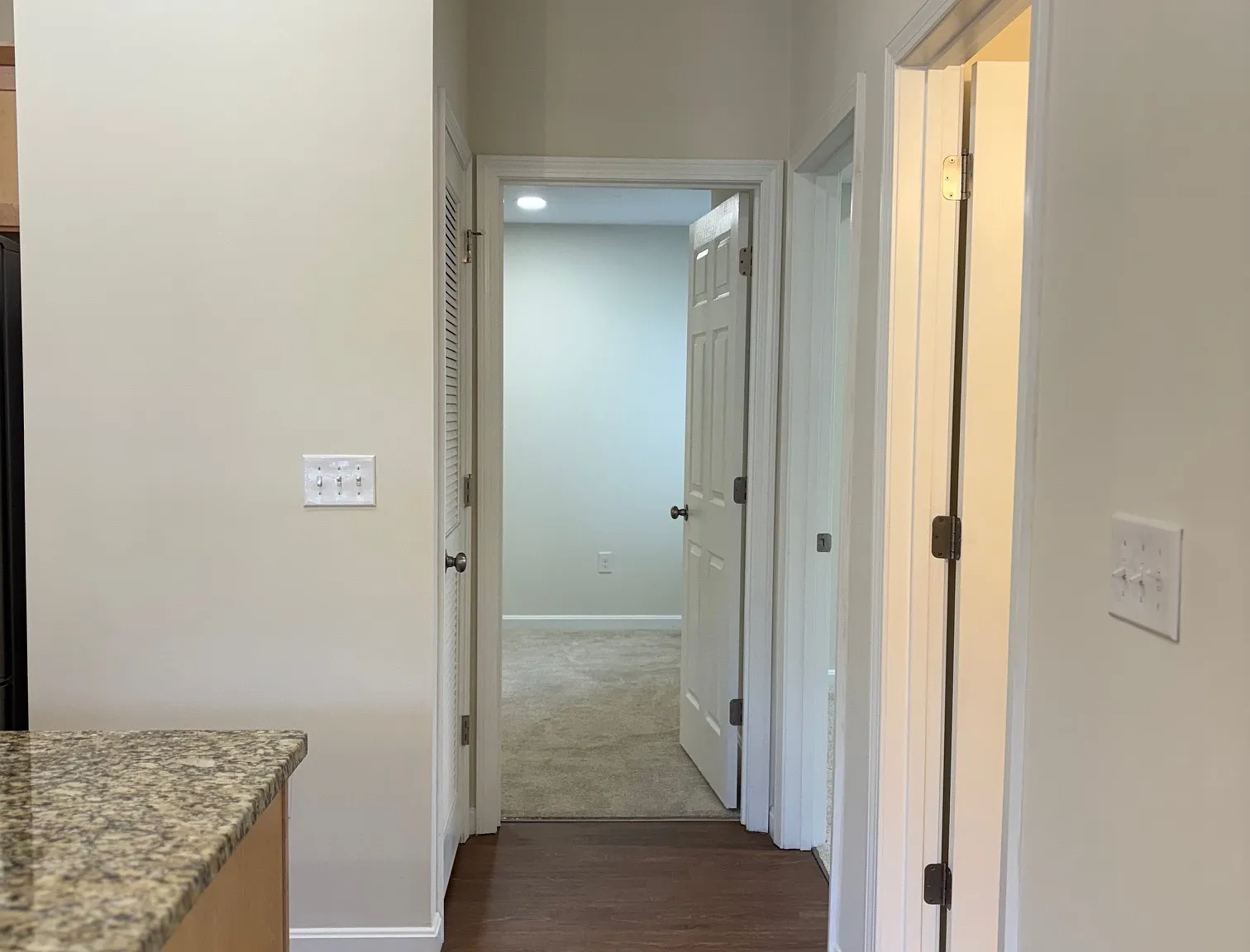 2 bed, 980 sqft, $2,400 — Photo 2