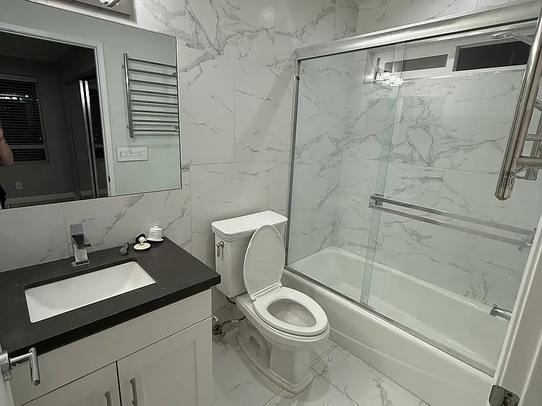340 N Kenwood St #301 — Photo 5