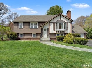 6 Yankee Peddler Path, Madison, CT 06443