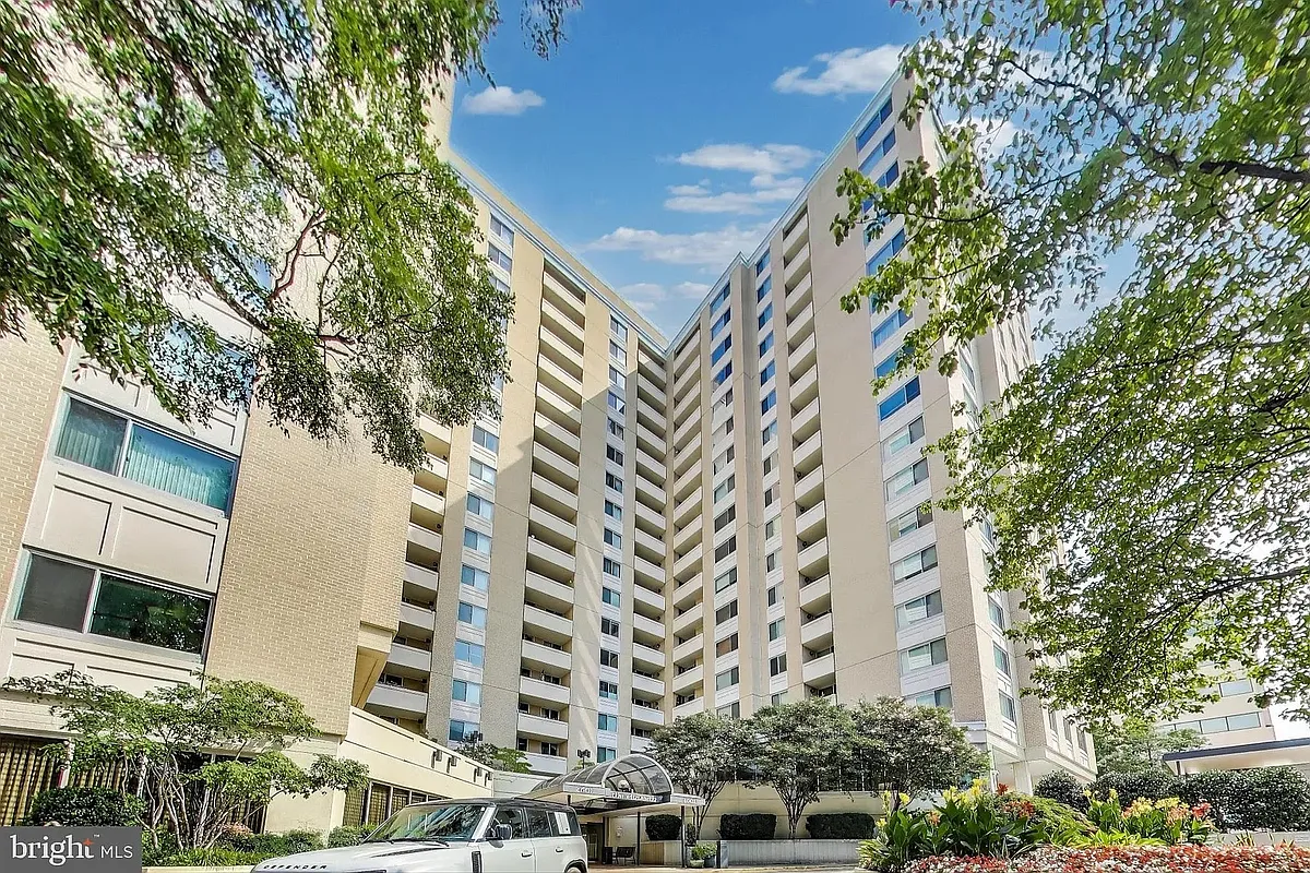 Building Photo - 4601 N Park Ave #610
