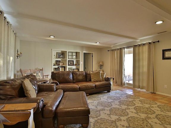 3rd image of 2126 River Oaks Cir