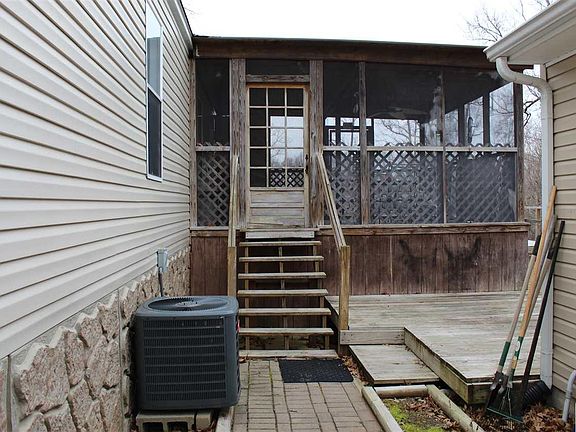 4th image of 55 Whispering Hills Ln